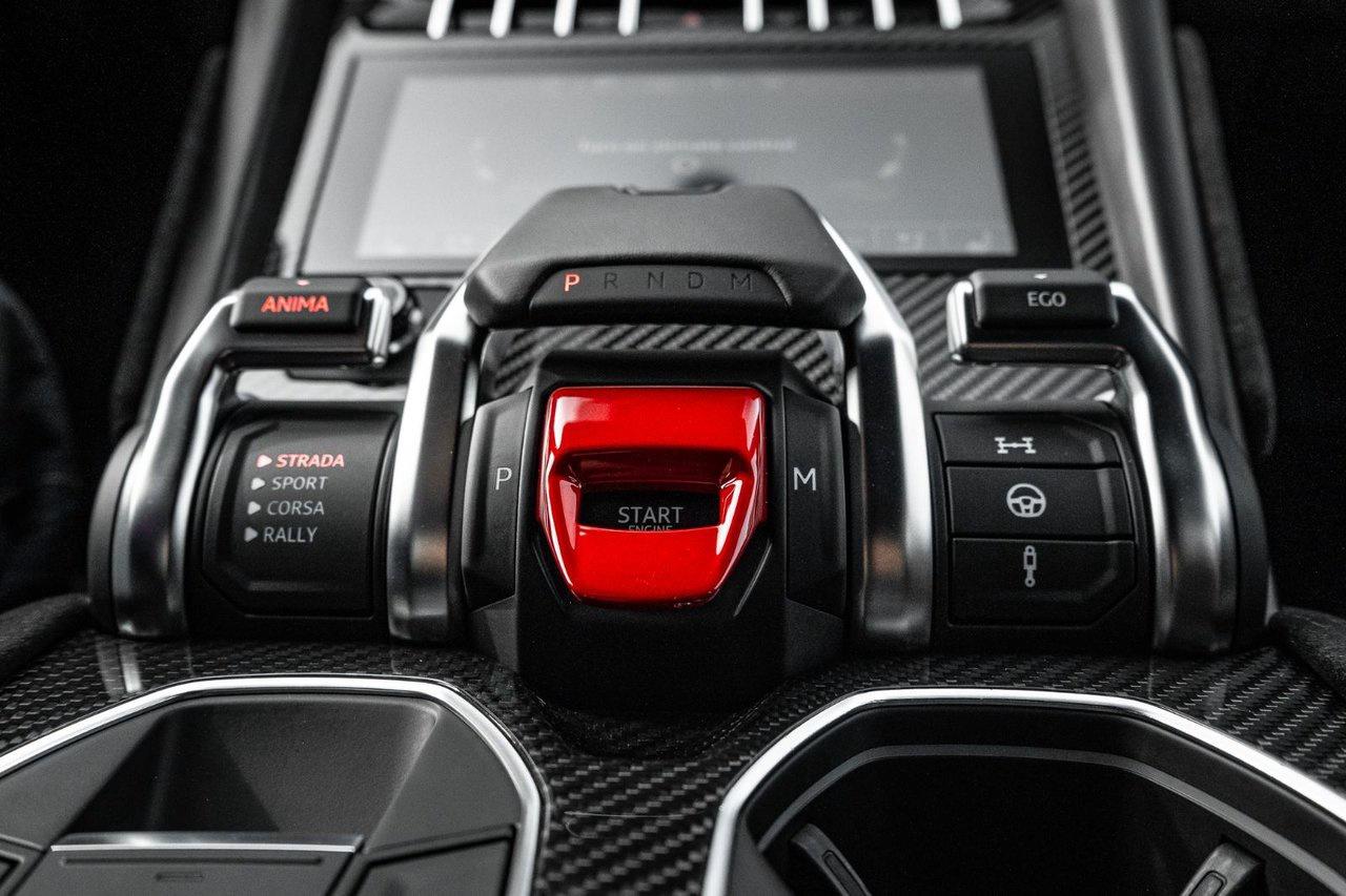 2024 Lamborghini Urus Performante Photo