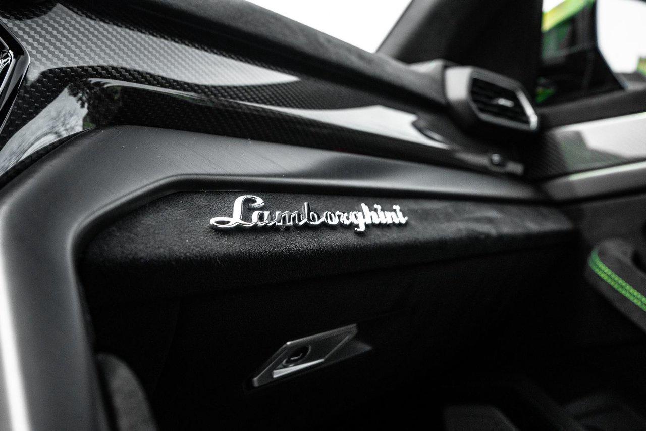 2024 Lamborghini Urus Performante Photo
