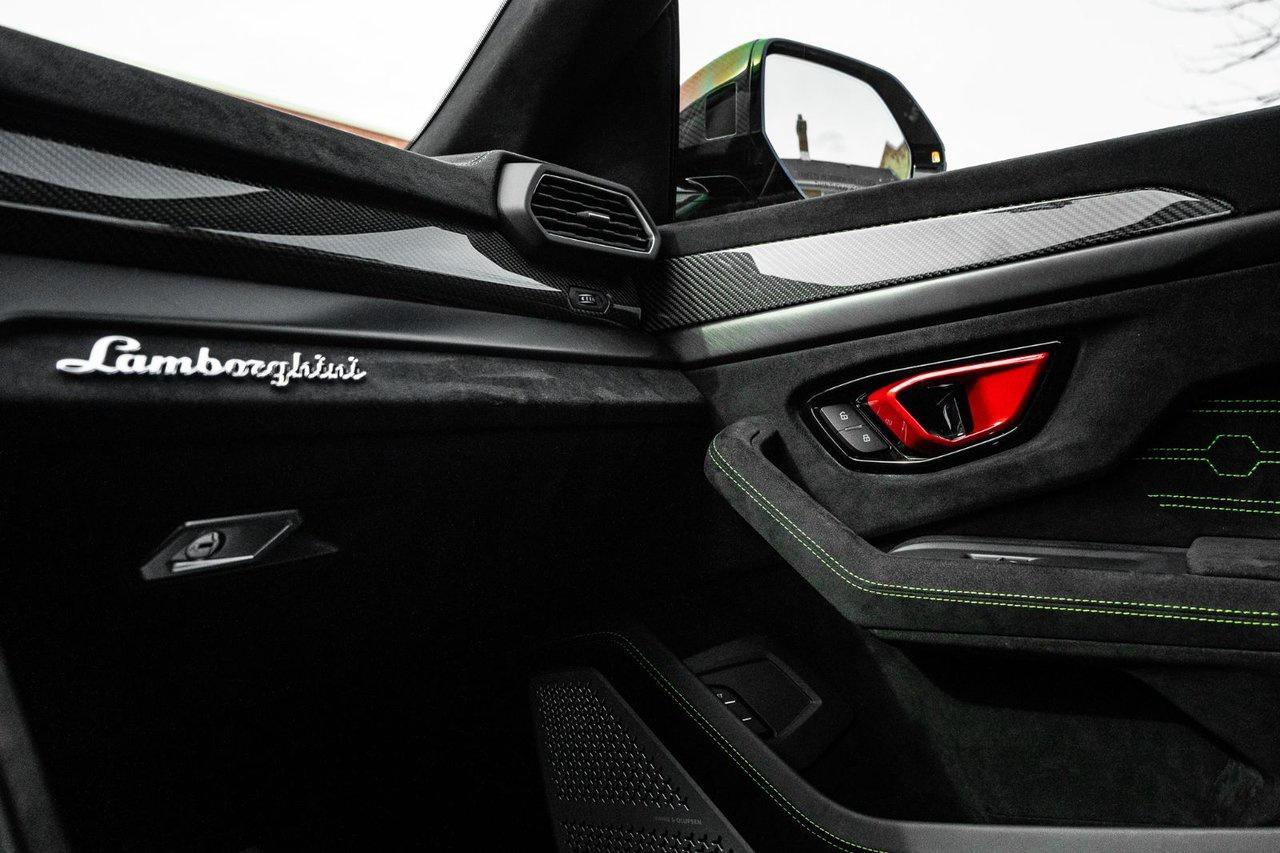 2024 Lamborghini Urus Performante Photo