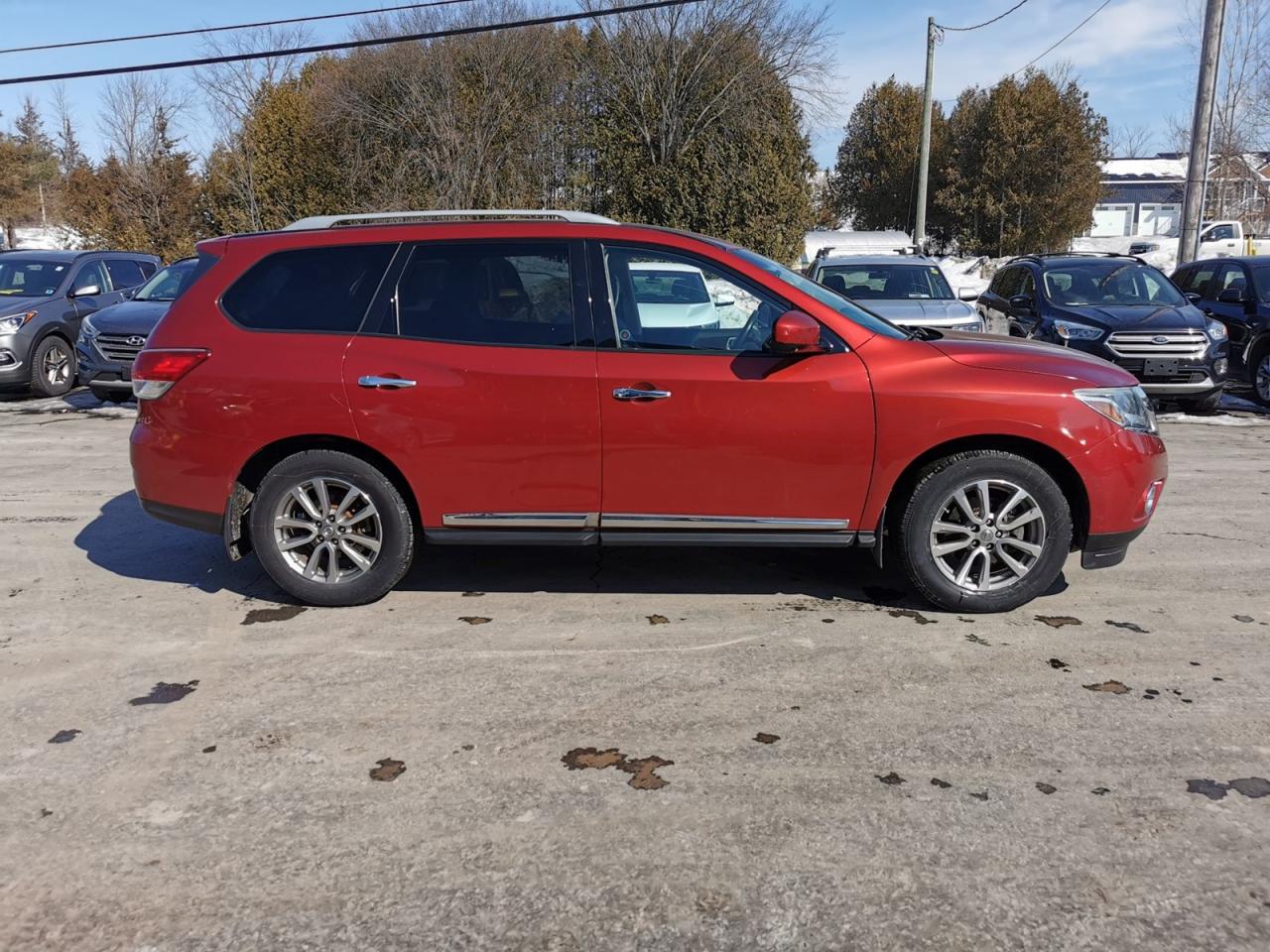 2015 Nissan Pathfinder SL 4WD Photo
