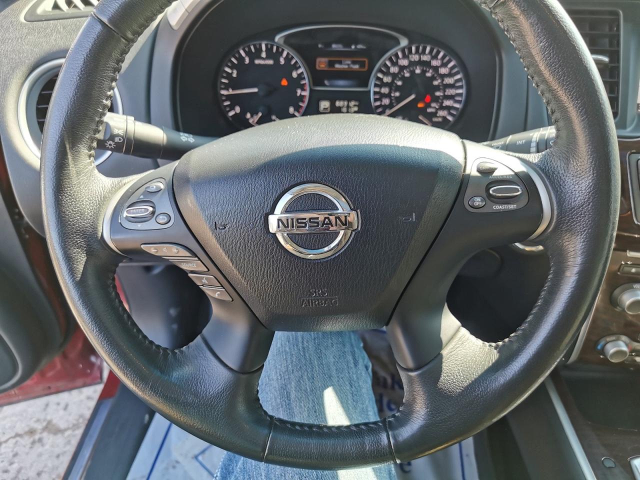 2015 Nissan Pathfinder SL 4WD Photo