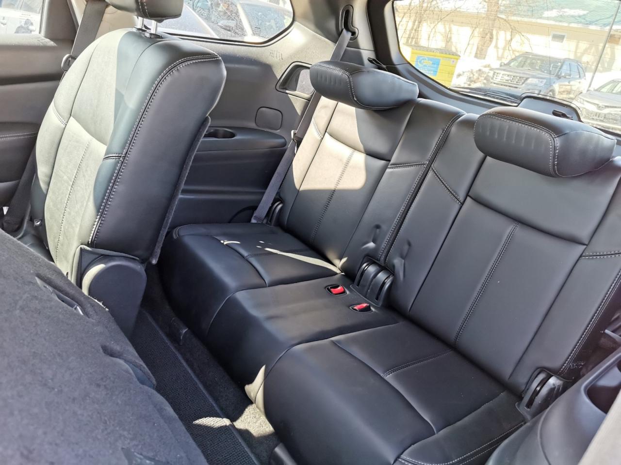 2015 Nissan Pathfinder SL 4WD Photo