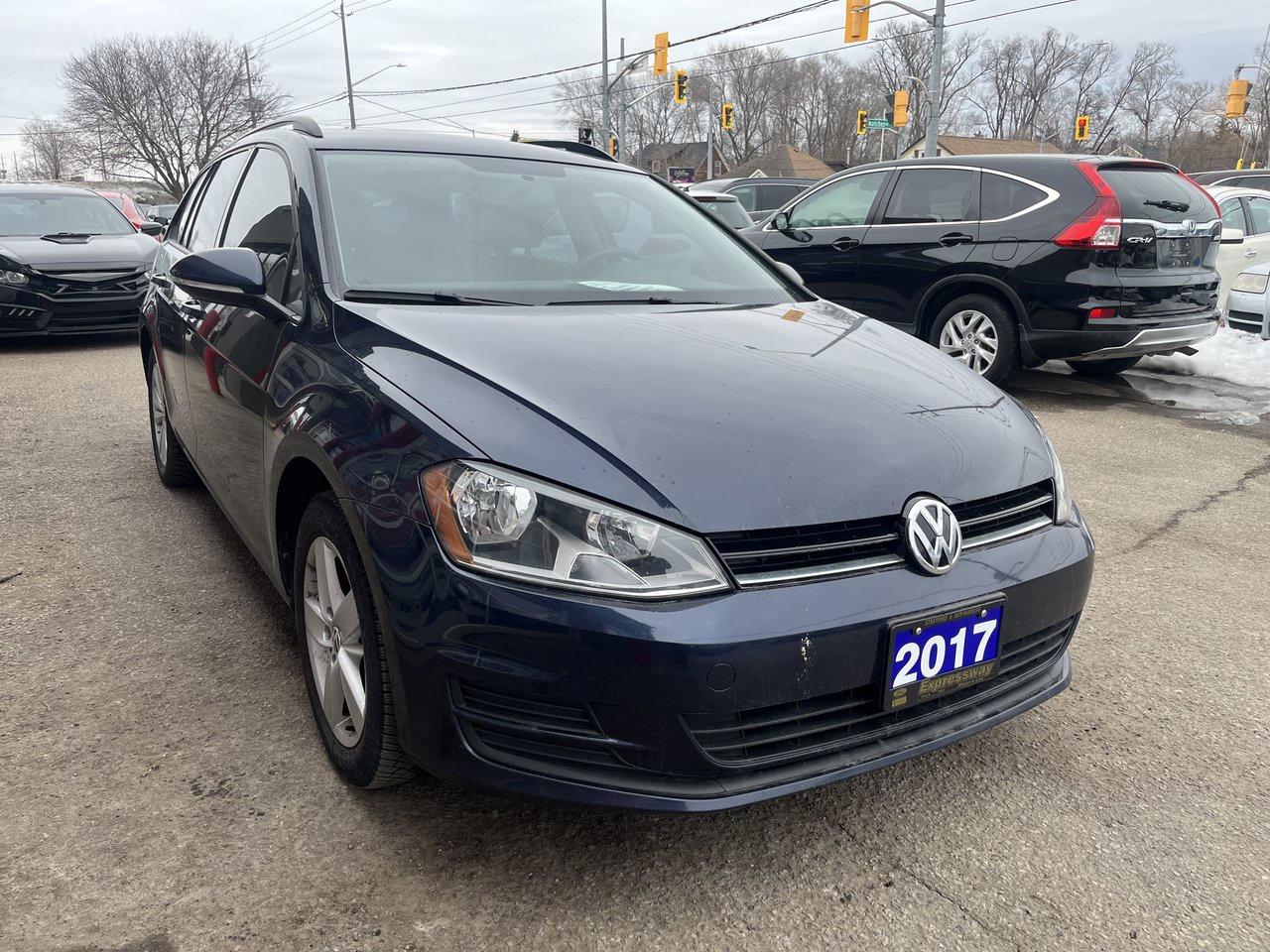 2017 Volkswagen Golf Sportwagen Sportwagen S Photo2