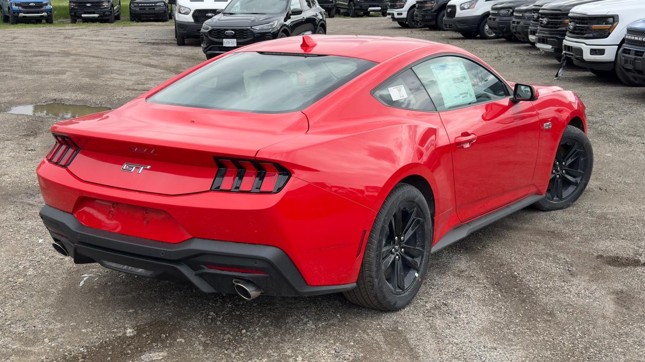 2026 Ford Mustang GT Fastback Photo2