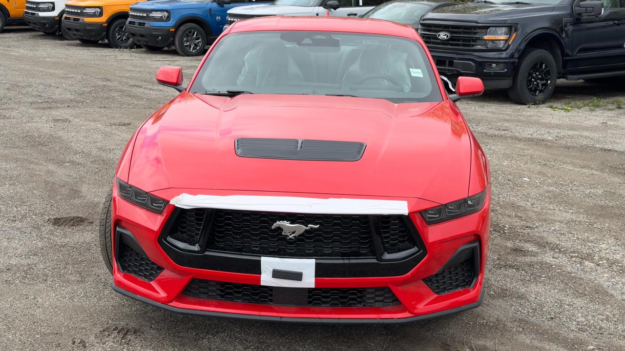 2026 Ford Mustang GT Fastback Photo3
