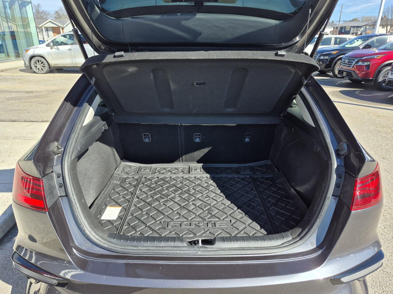 2021 Kia Forte5 EX HEATED SEATS AND WHEEL, REMOTE START Photo