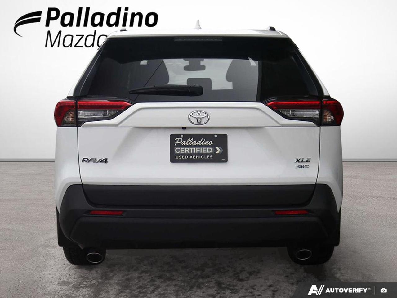 2022 Toyota RAV4 XLE Photo4