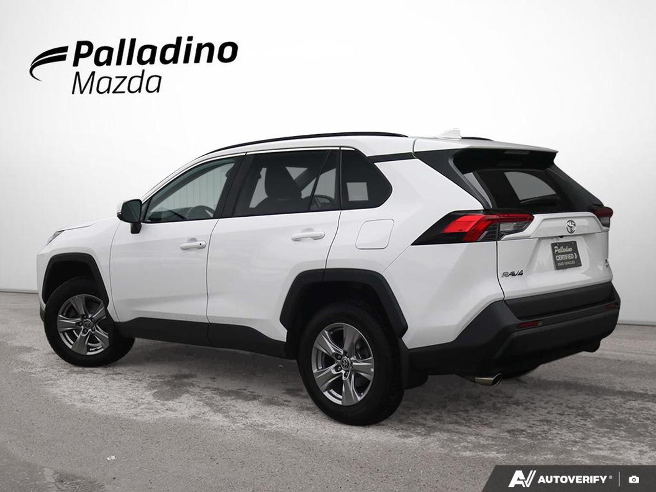 2022 Toyota RAV4 XLE Photo3