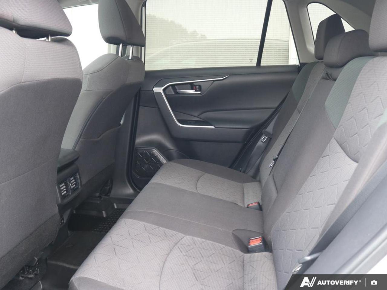 2022 Toyota RAV4 XLE Photo