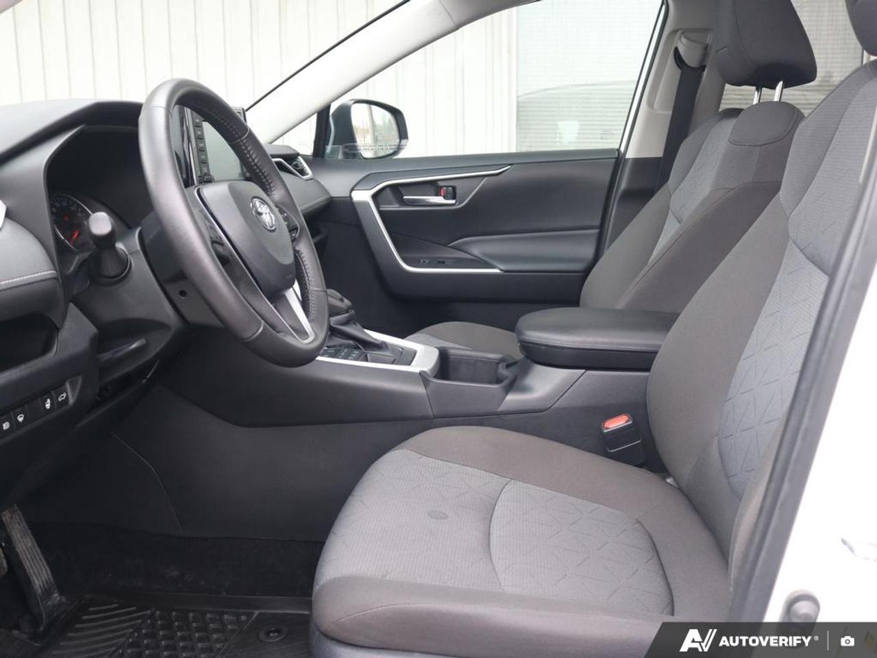 2022 Toyota RAV4 XLE Photo