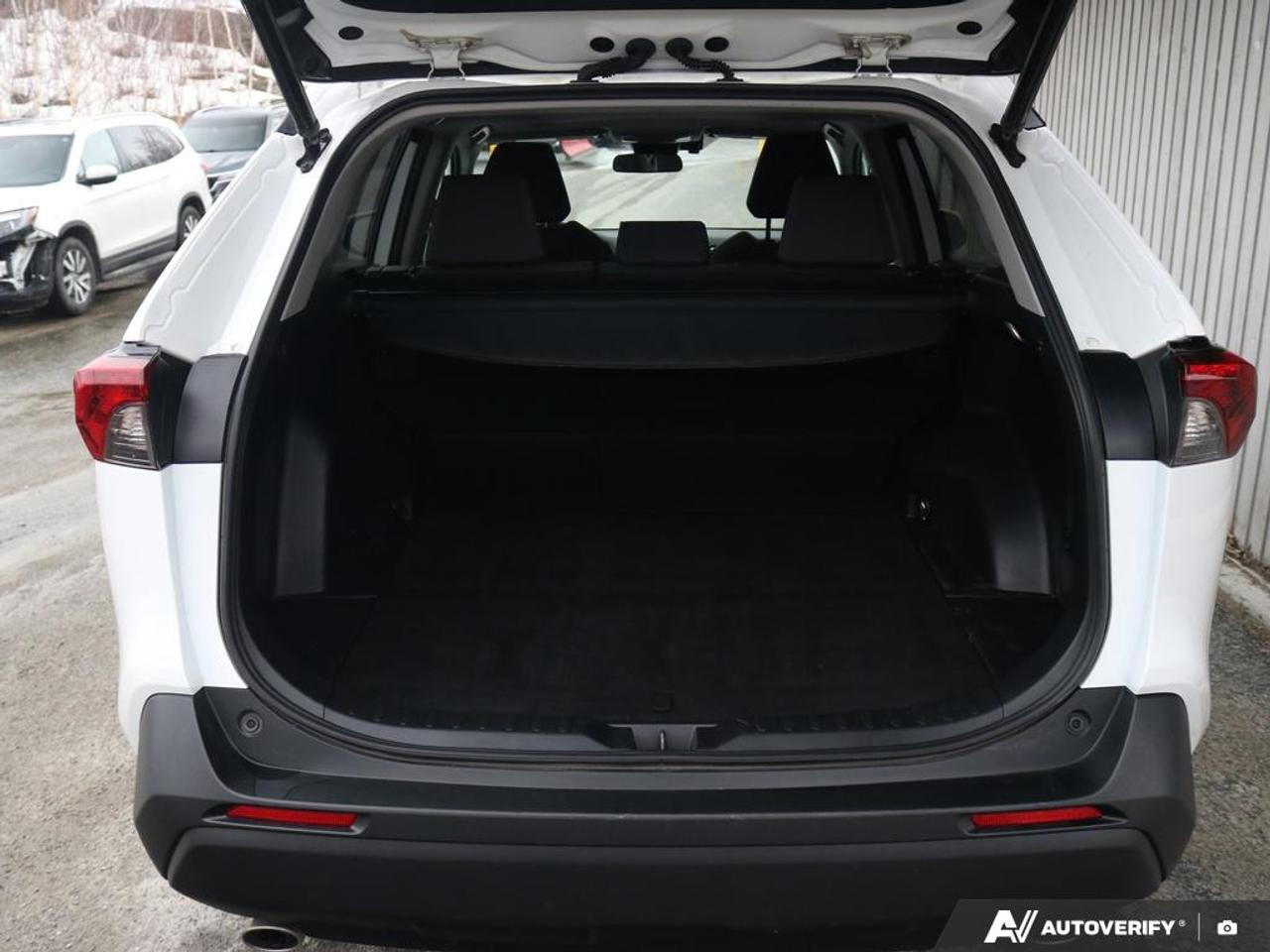 2022 Toyota RAV4 XLE Photo