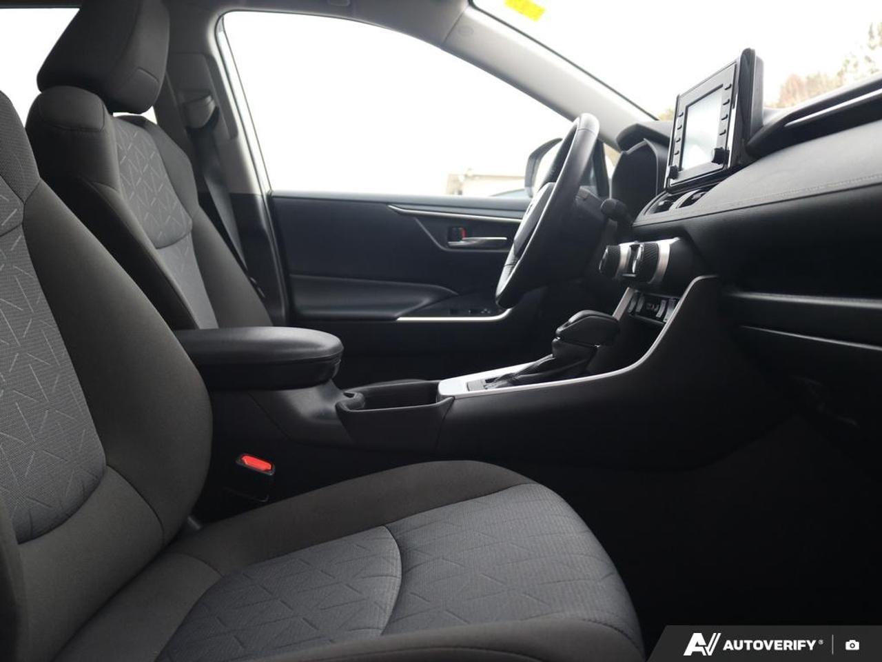 2022 Toyota RAV4 XLE Photo