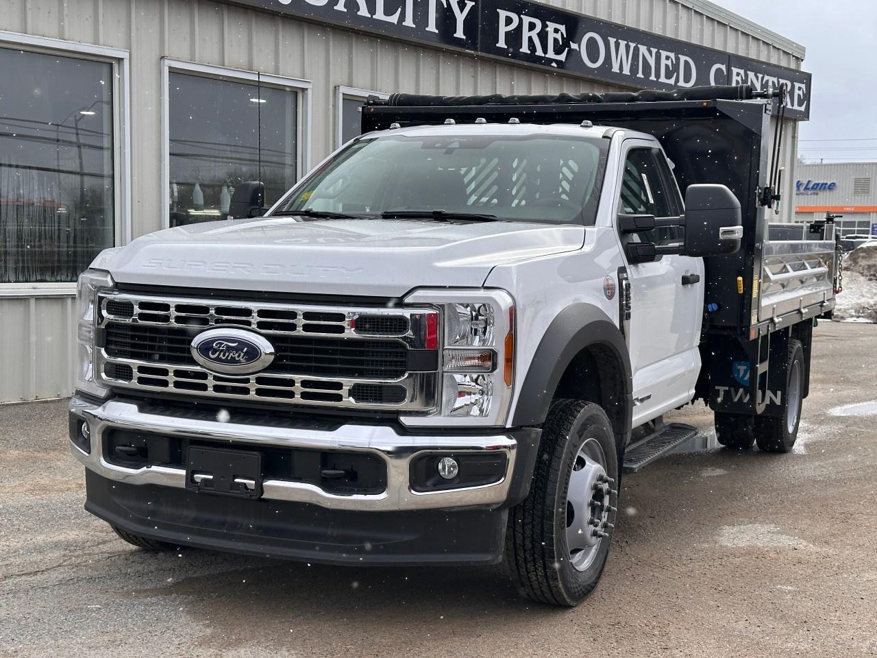 2026 Ford F-550 Super Duty DRW XL 4WD REG CAB 169" WB 84" CA Photo