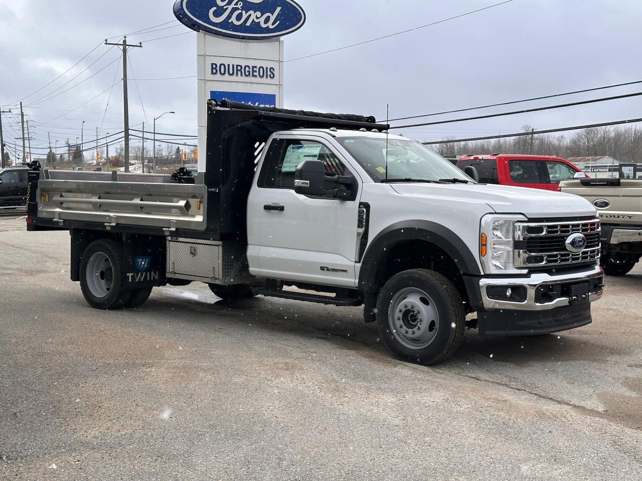 2026 Ford F-550 Super Duty DRW XL 4WD REG CAB 169" WB 84" CA Photo