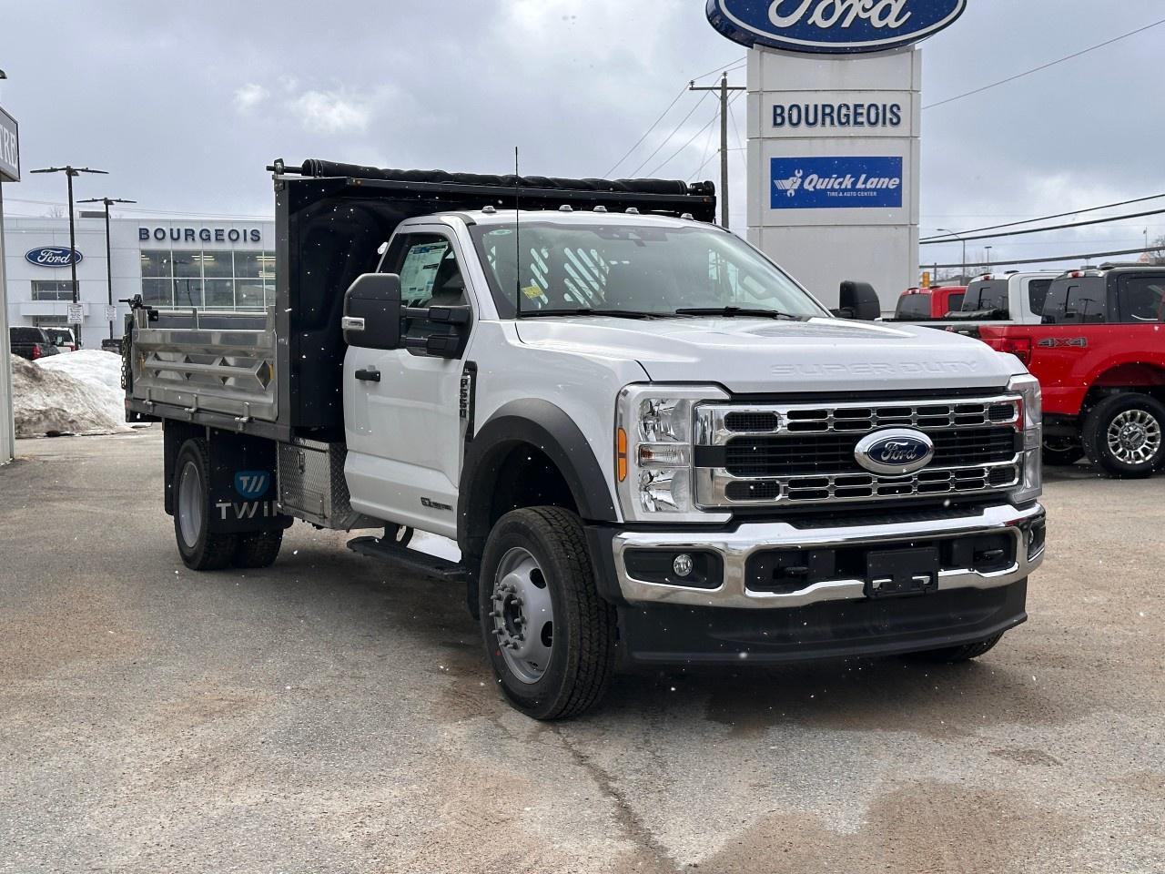 2026 Ford F-550 Super Duty DRW XL 4WD REG CAB 169" WB 84" CA Photo3