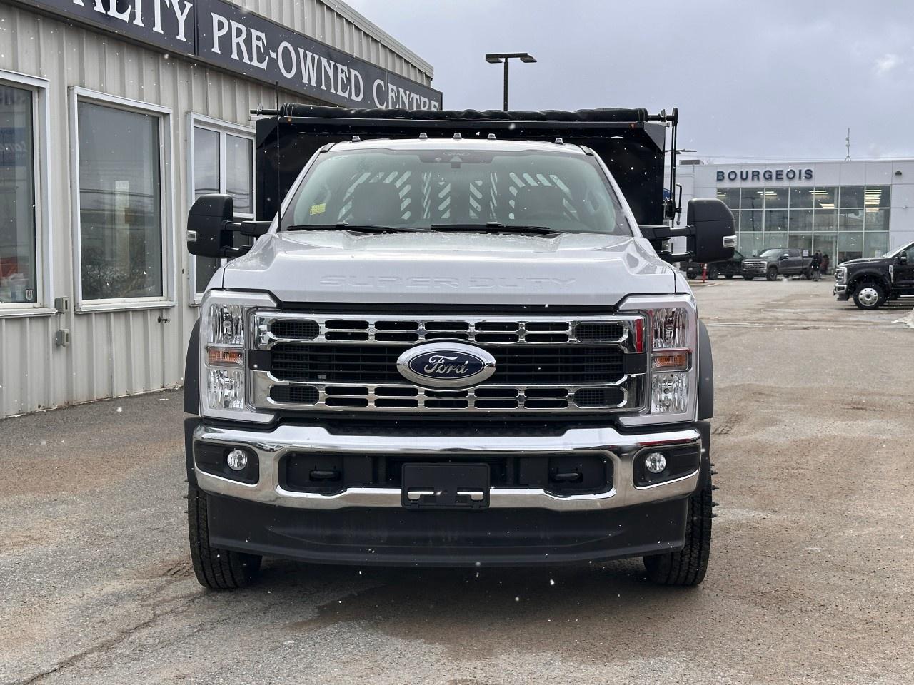 2026 Ford F-550 Super Duty DRW XL 4WD REG CAB 169" WB 84" CA Photo2