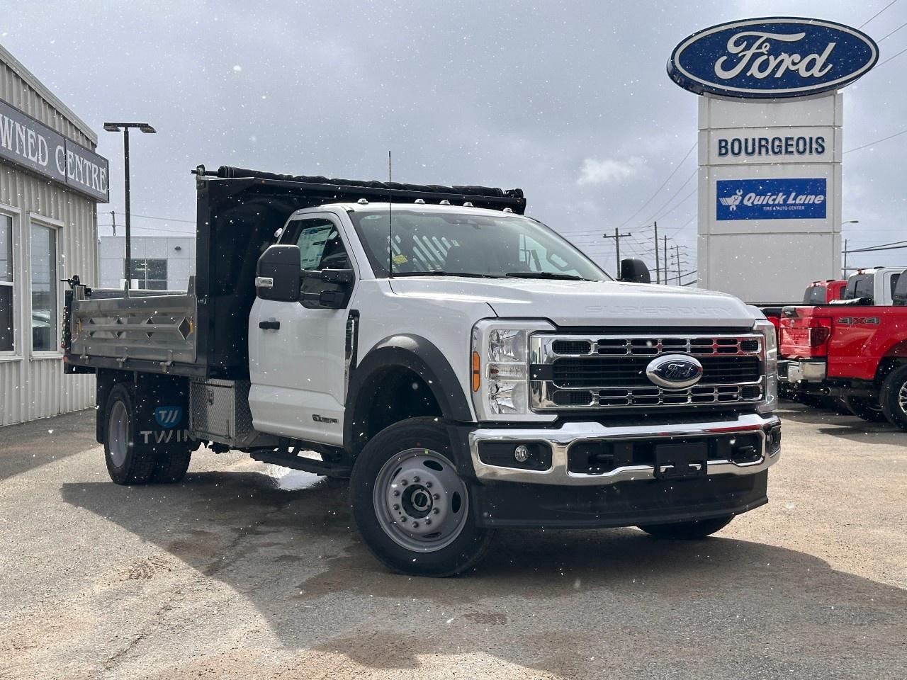 2026 Ford F-550 Super Duty DRW XL 4WD REG CAB 169" WB 84" CA Photo0