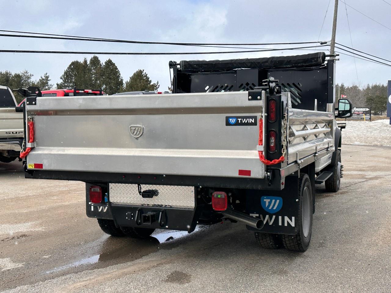 2026 Ford F-550 Super Duty DRW XL 4WD REG CAB 169" WB 84" CA Photo