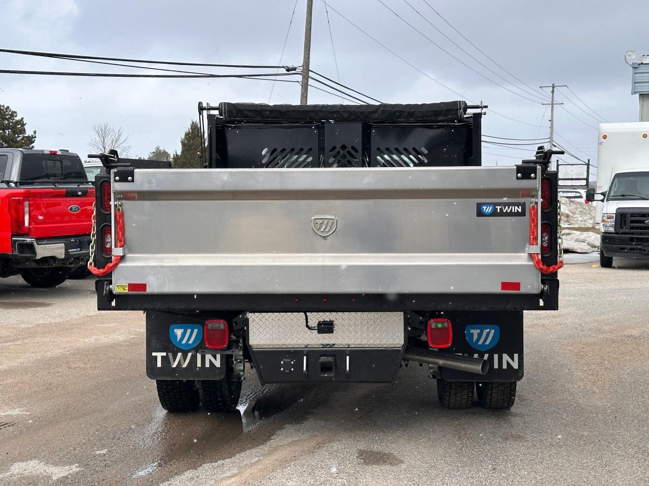 2026 Ford F-550 Super Duty DRW XL 4WD REG CAB 169" WB 84" CA Photo