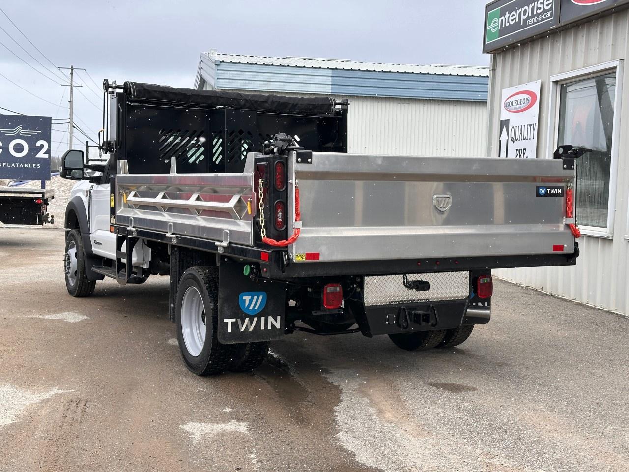 2026 Ford F-550 Super Duty DRW XL 4WD REG CAB 169" WB 84" CA Photo