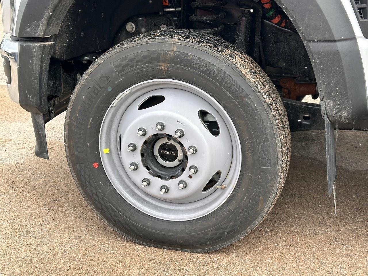 2026 Ford F-550 Super Duty DRW XL 4WD REG CAB 169" WB 84" CA Photo