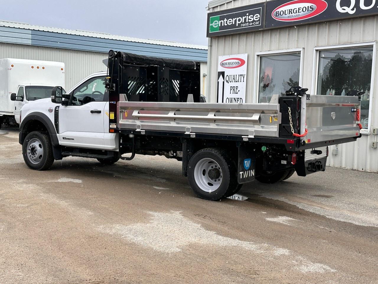 2026 Ford F-550 Super Duty DRW XL 4WD REG CAB 169" WB 84" CA Photo