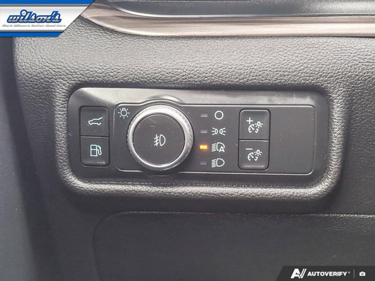 2020 Ford Explorer Limited 4WD | Leather | Heated + Cooled Seats | 360 Camera | Sunroof | Tow Pkg | and More ! Photo