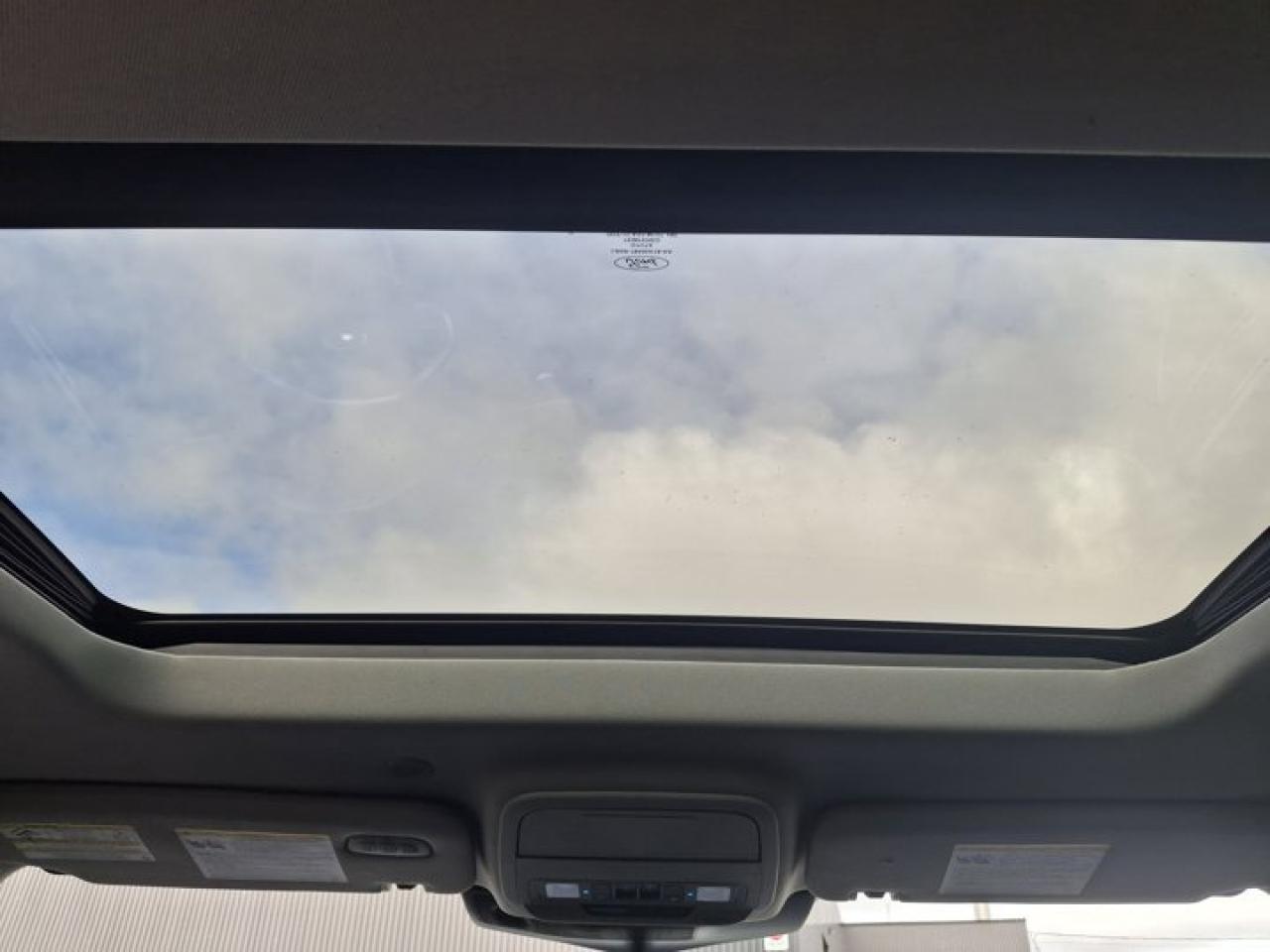 2020 Ford Explorer Limited 4WD | Leather | Heated + Cooled Seats | 360 Camera | Sunroof | Tow Pkg | and More ! Photo