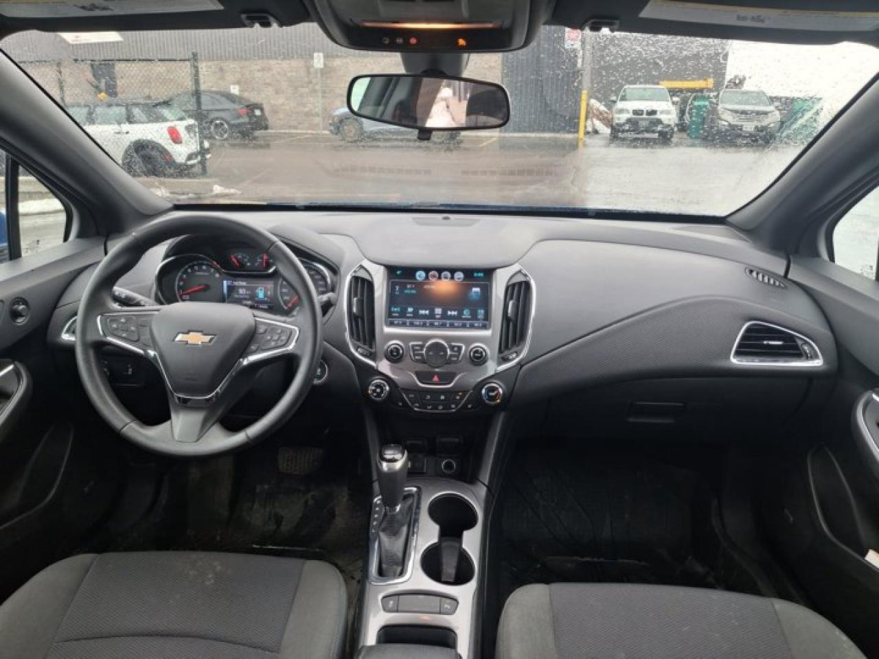 2017 Chevrolet Cruze LT Hatchback | RS Pkg | Sunroof | Power Seat | Heated Seats | Rear Camera and More ! Photo4