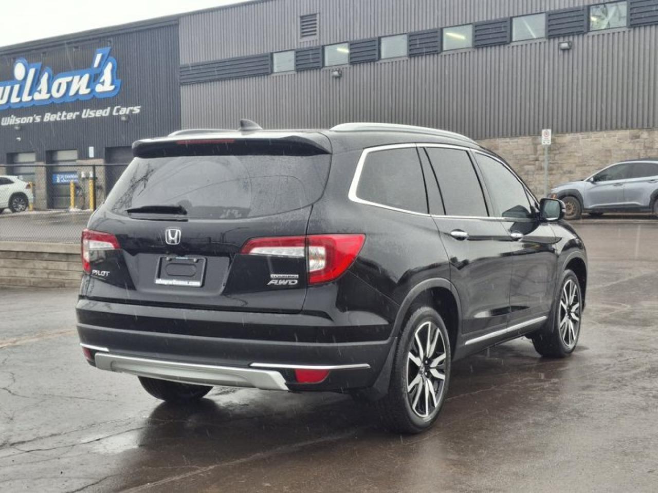 2019 Honda Pilot Touring AWD | Leather | Sunroof | Nav | DVD | Rear Camera | Heated Seats | CarPlay + Android & More! Photo