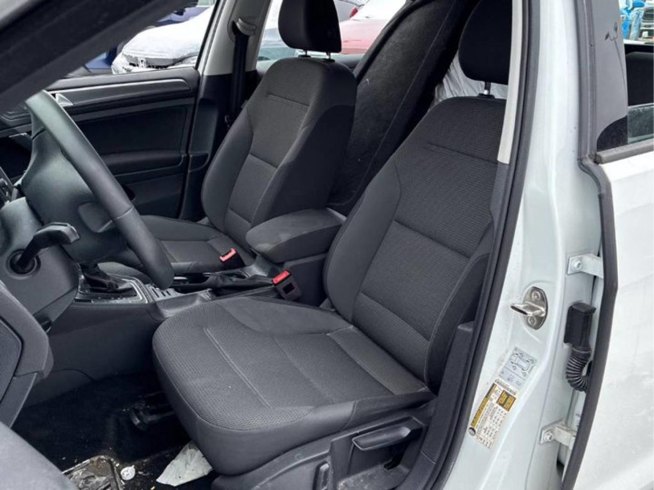 2020 Volkswagen Golf Comfortline 5-Dr | Heated Seats | CarPlay + Android | Rear Camera | Alloy Wheels and More ! Photo