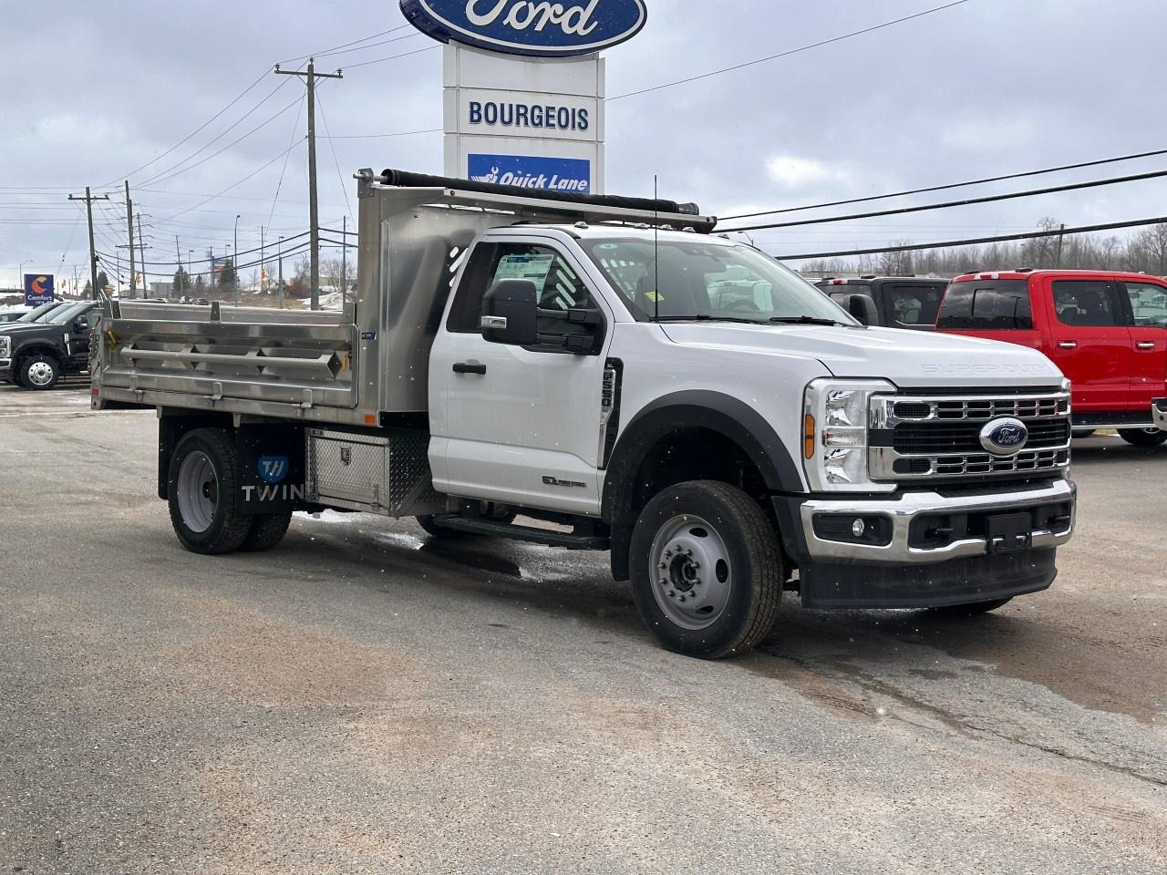 2026 Ford F-550 Super Duty DRW XL 4WD REG CAB 169" WB 84" CA Photo