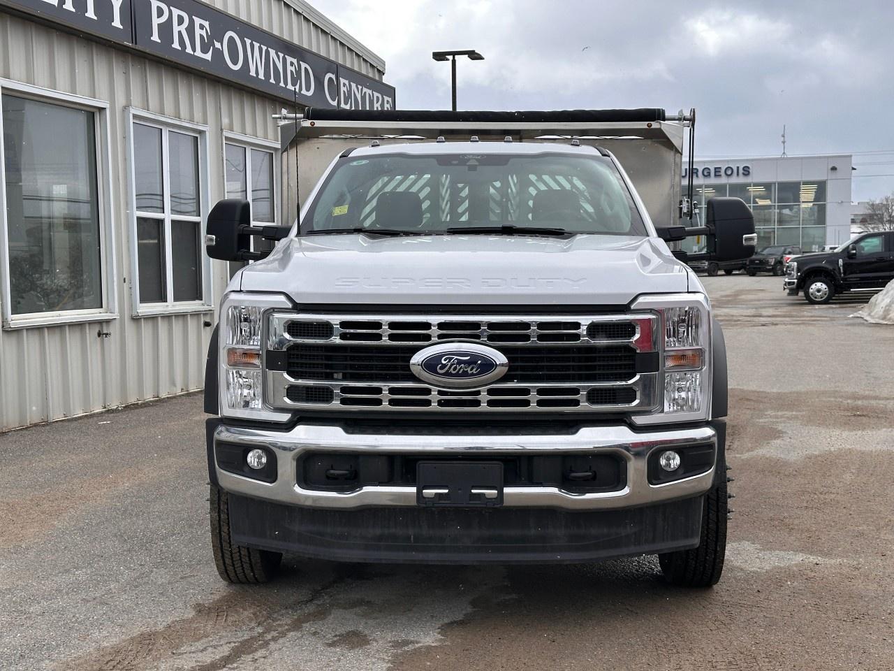 2026 Ford F-550 Super Duty DRW XL 4WD REG CAB 169" WB 84" CA Photo2