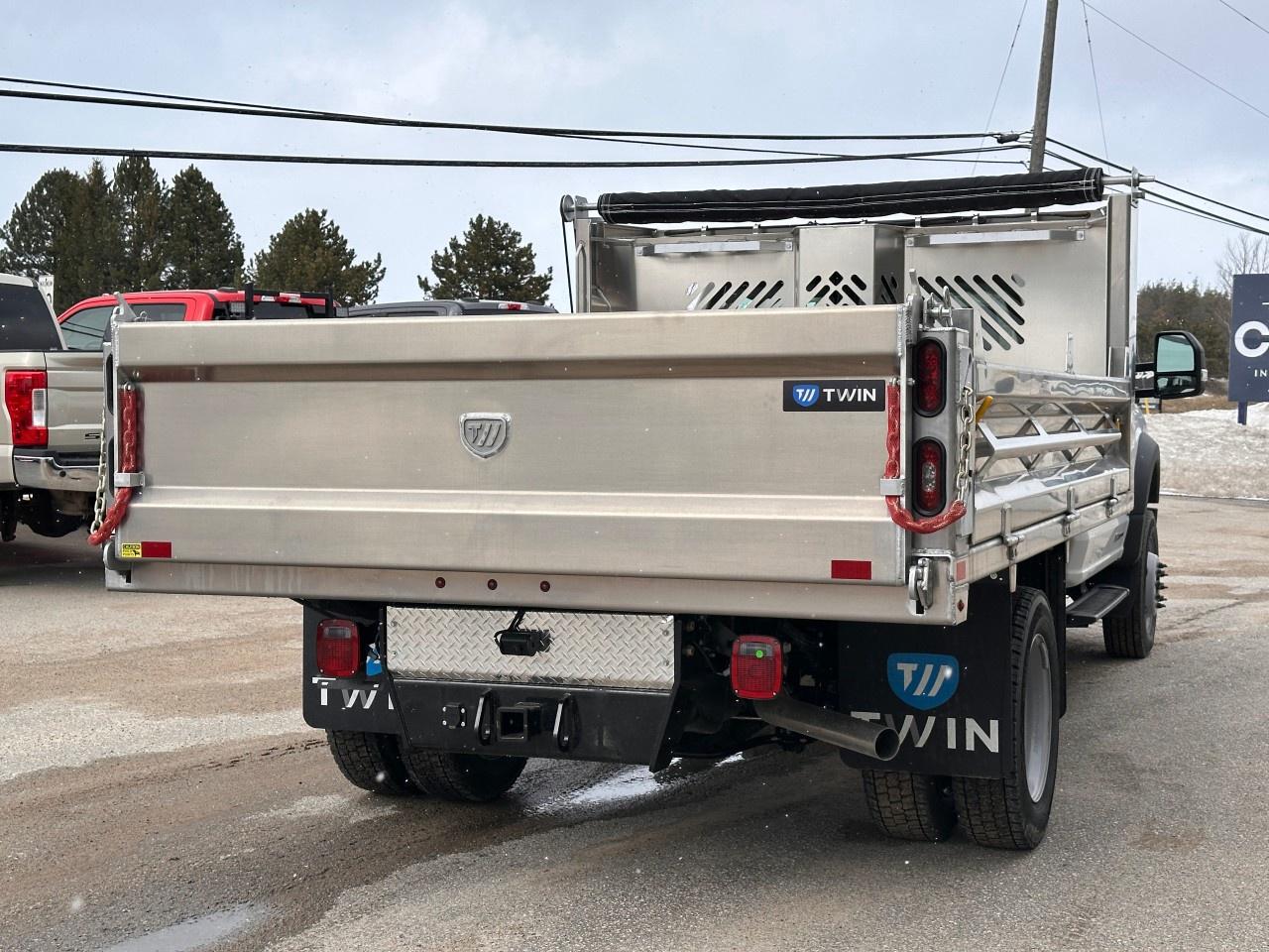 2026 Ford F-550 Super Duty DRW XL 4WD REG CAB 169" WB 84" CA Photo