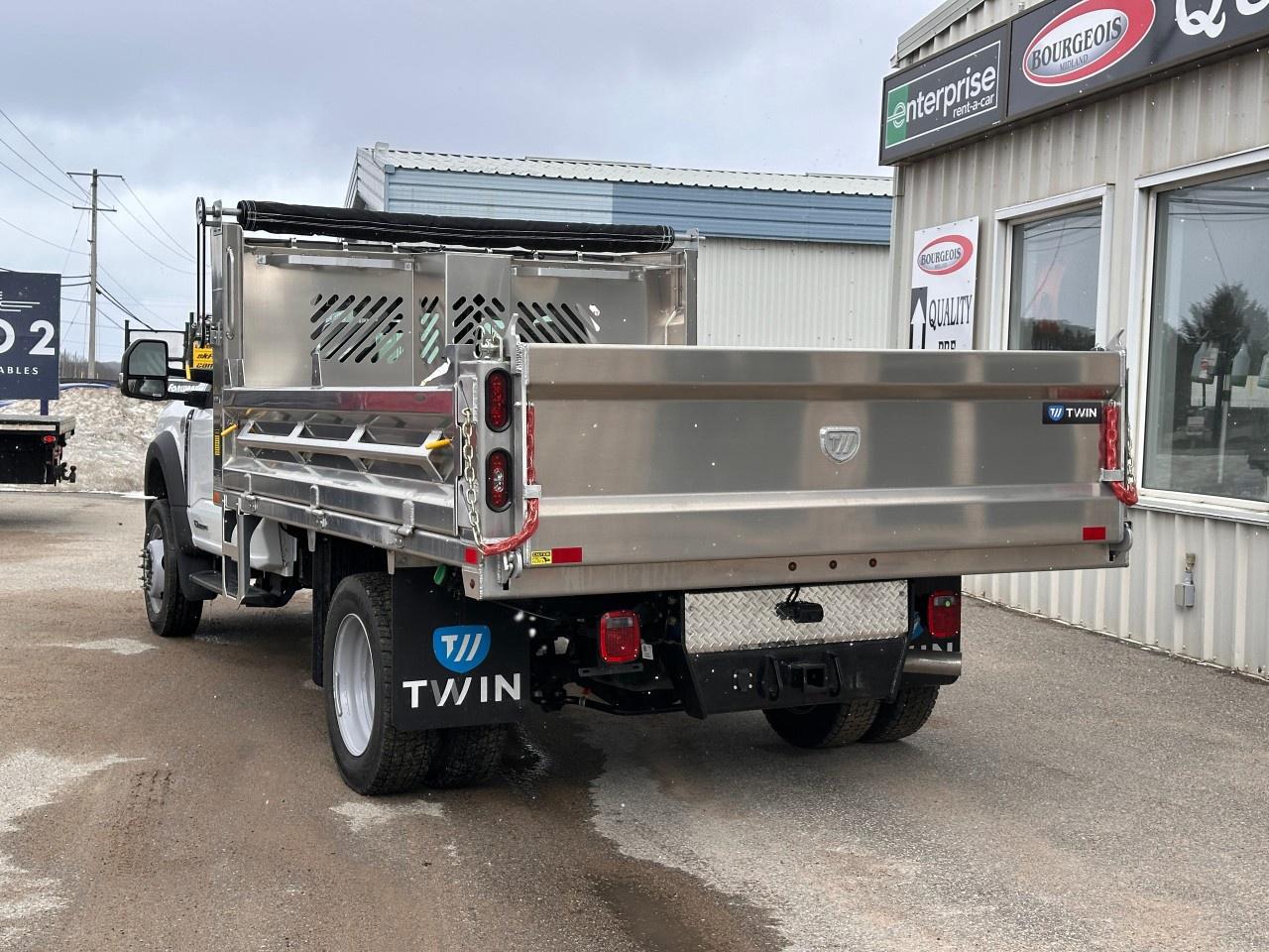 2026 Ford F-550 Super Duty DRW XL 4WD REG CAB 169" WB 84" CA Photo