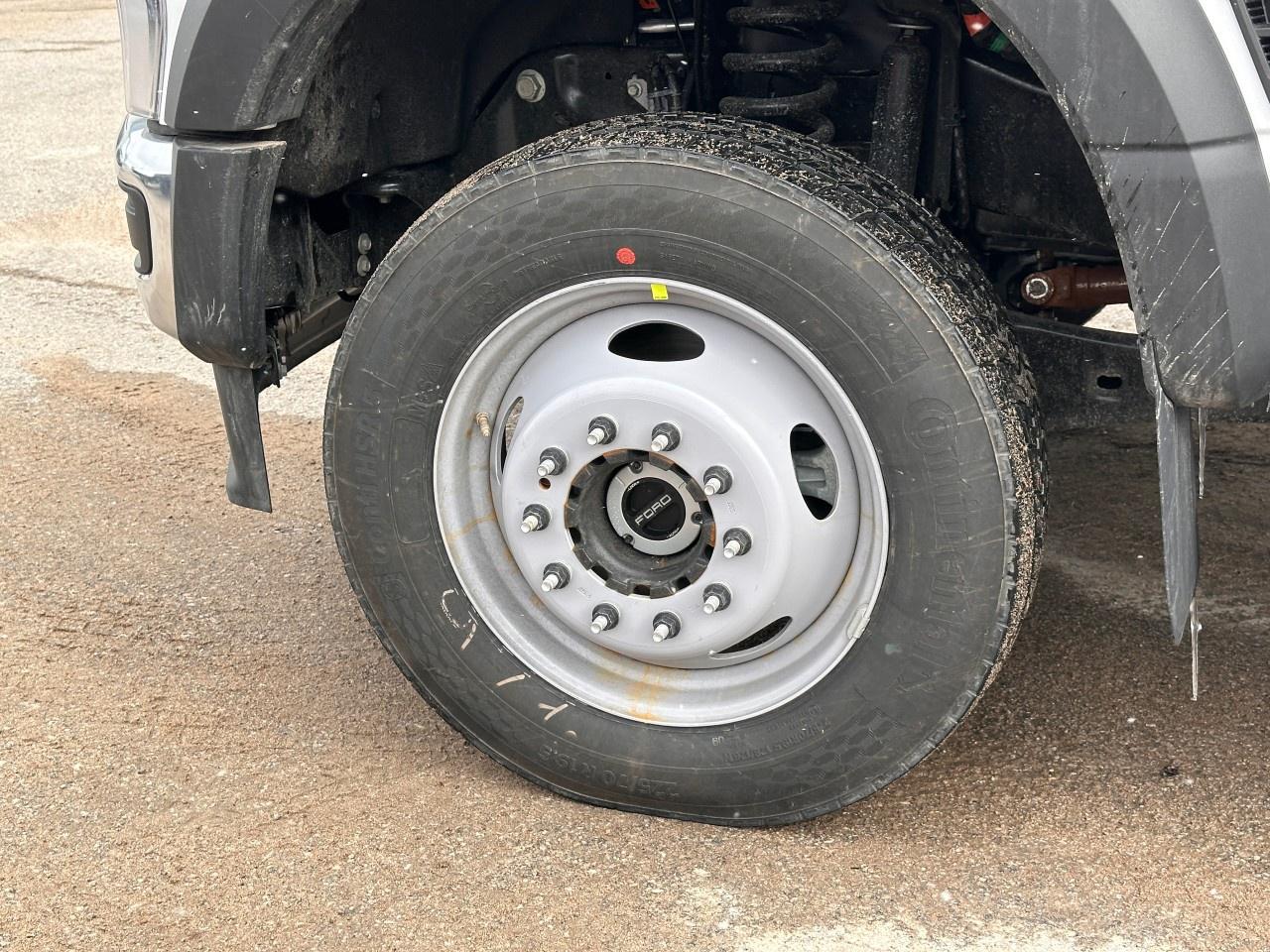 2026 Ford F-550 Super Duty DRW XL 4WD REG CAB 169" WB 84" CA Photo