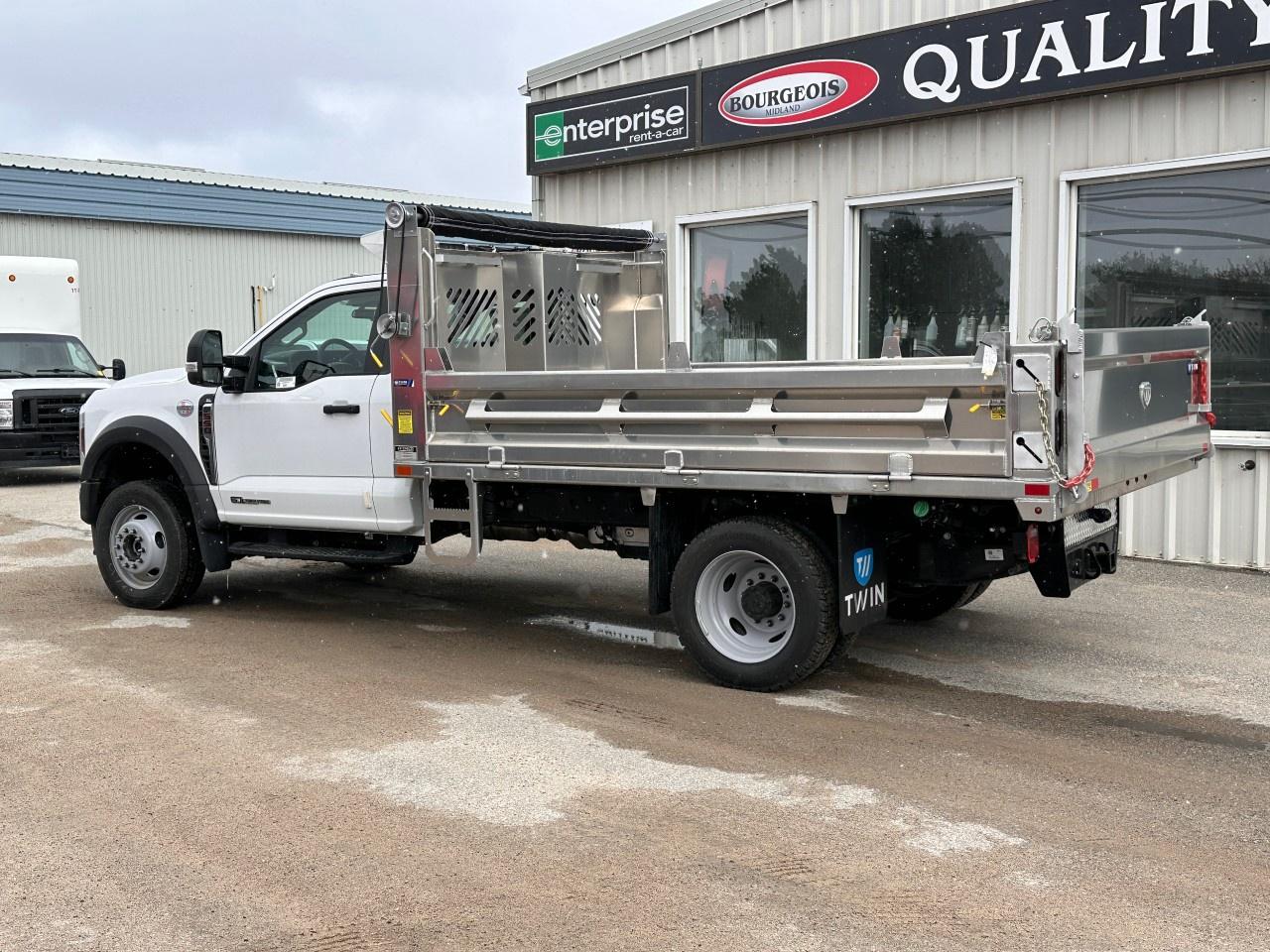 2026 Ford F-550 Super Duty DRW XL 4WD REG CAB 169" WB 84" CA Photo