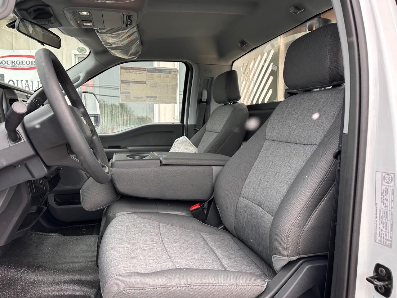 2026 Ford F-550 Super Duty DRW XL 4WD REG CAB 169" WB 84" CA Photo