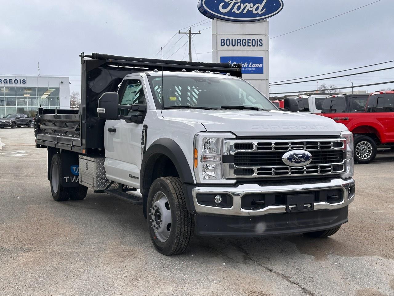 2026 Ford F-550 Super Duty DRW XL 4WD REG CAB 169" WB 84" CA Photo