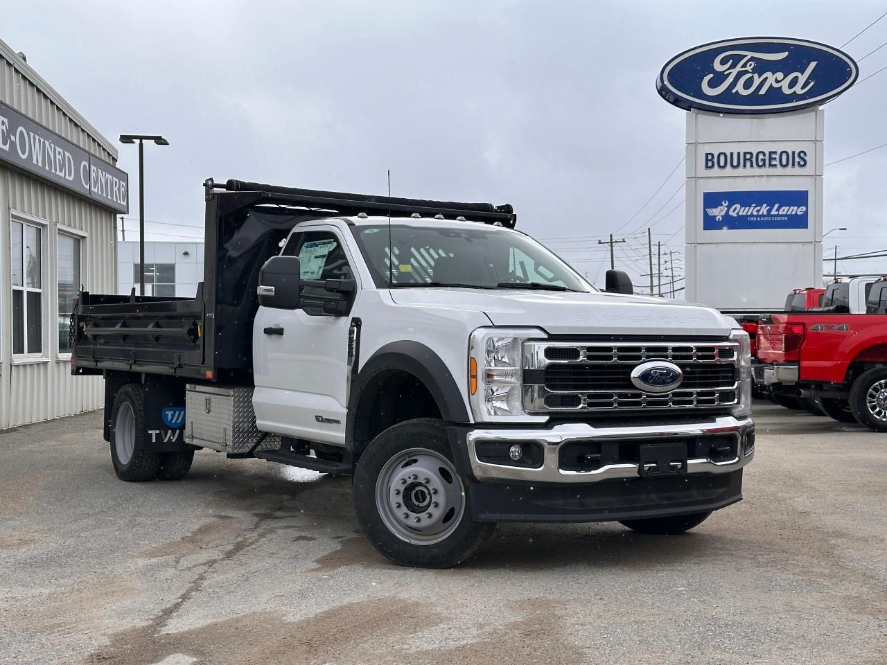 2026 Ford F-550 Super Duty DRW XL 4WD REG CAB 169" WB 84" CA Photo0