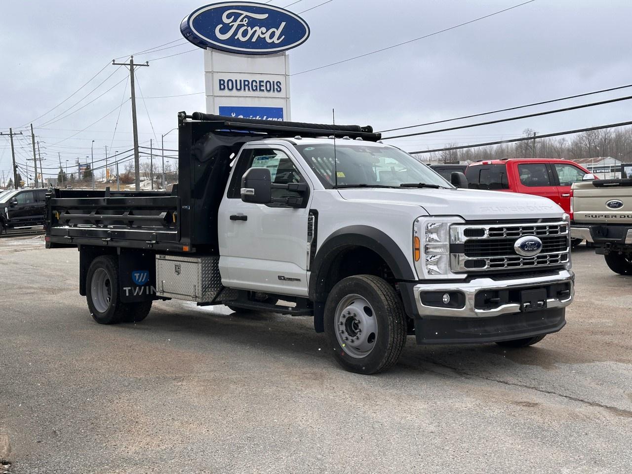 2026 Ford F-550 Super Duty DRW XL 4WD REG CAB 169" WB 84" CA Photo