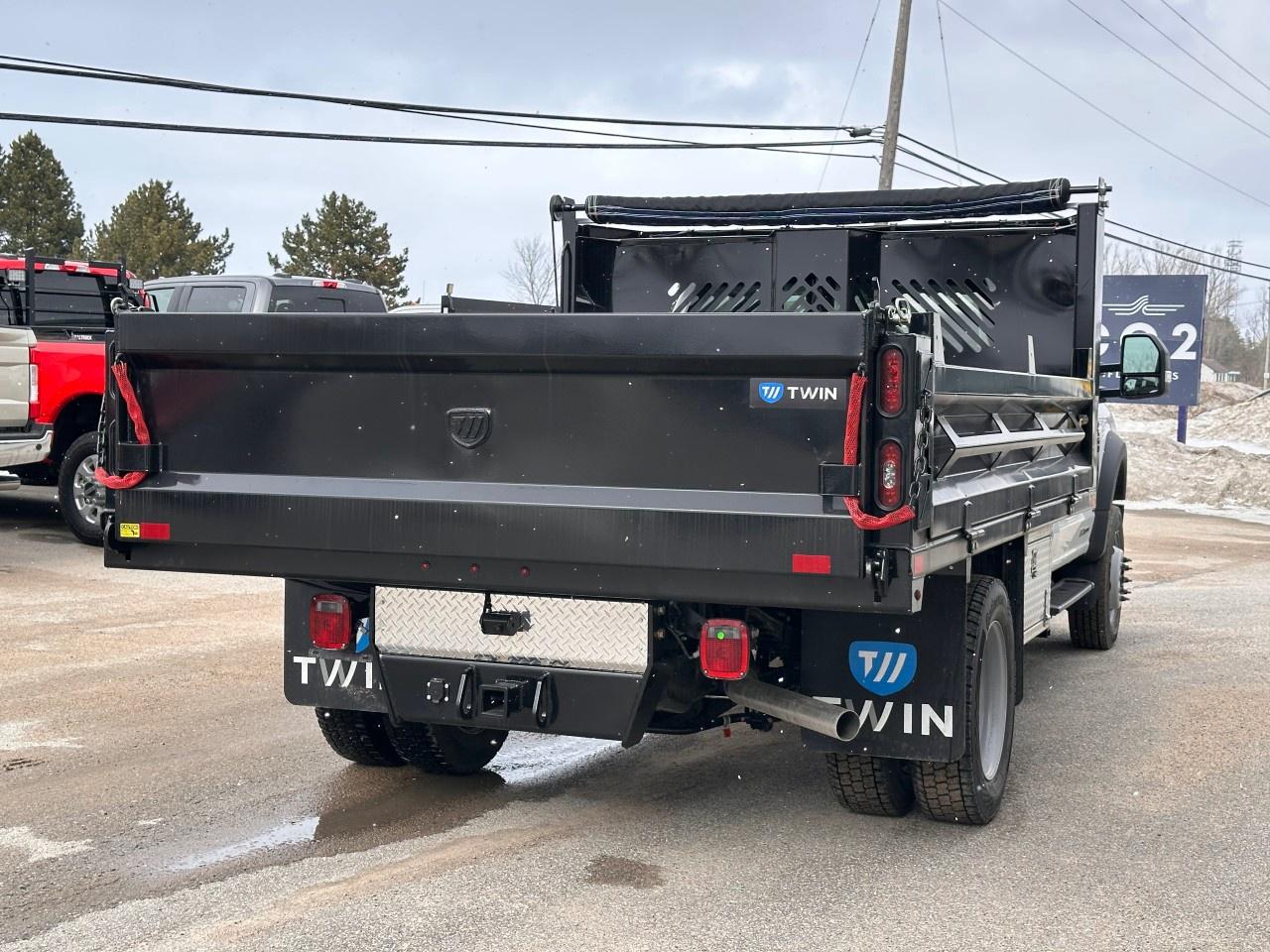 2026 Ford F-550 Super Duty DRW XL 4WD REG CAB 169" WB 84" CA Photo