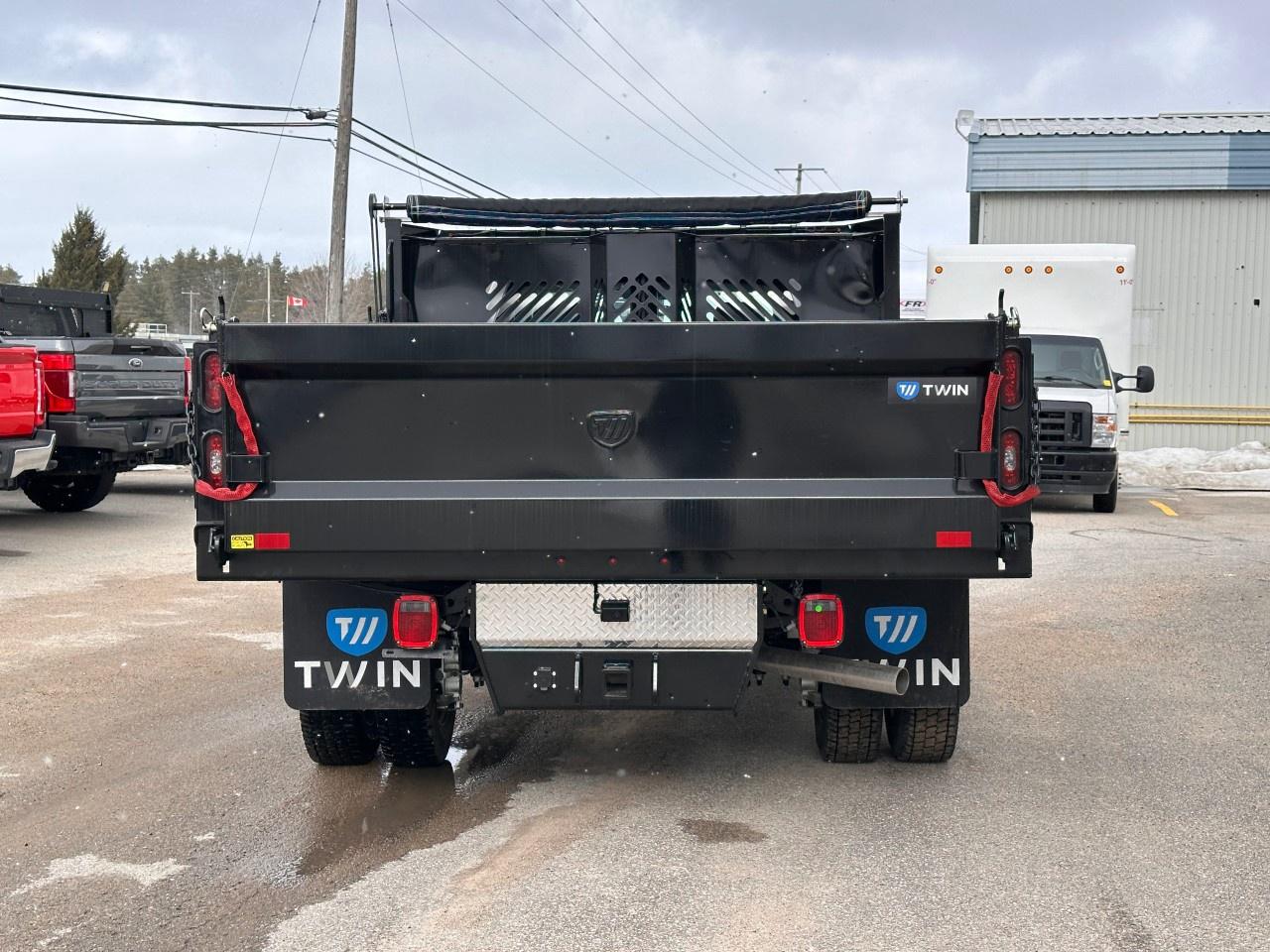 2026 Ford F-550 Super Duty DRW XL 4WD REG CAB 169" WB 84" CA Photo