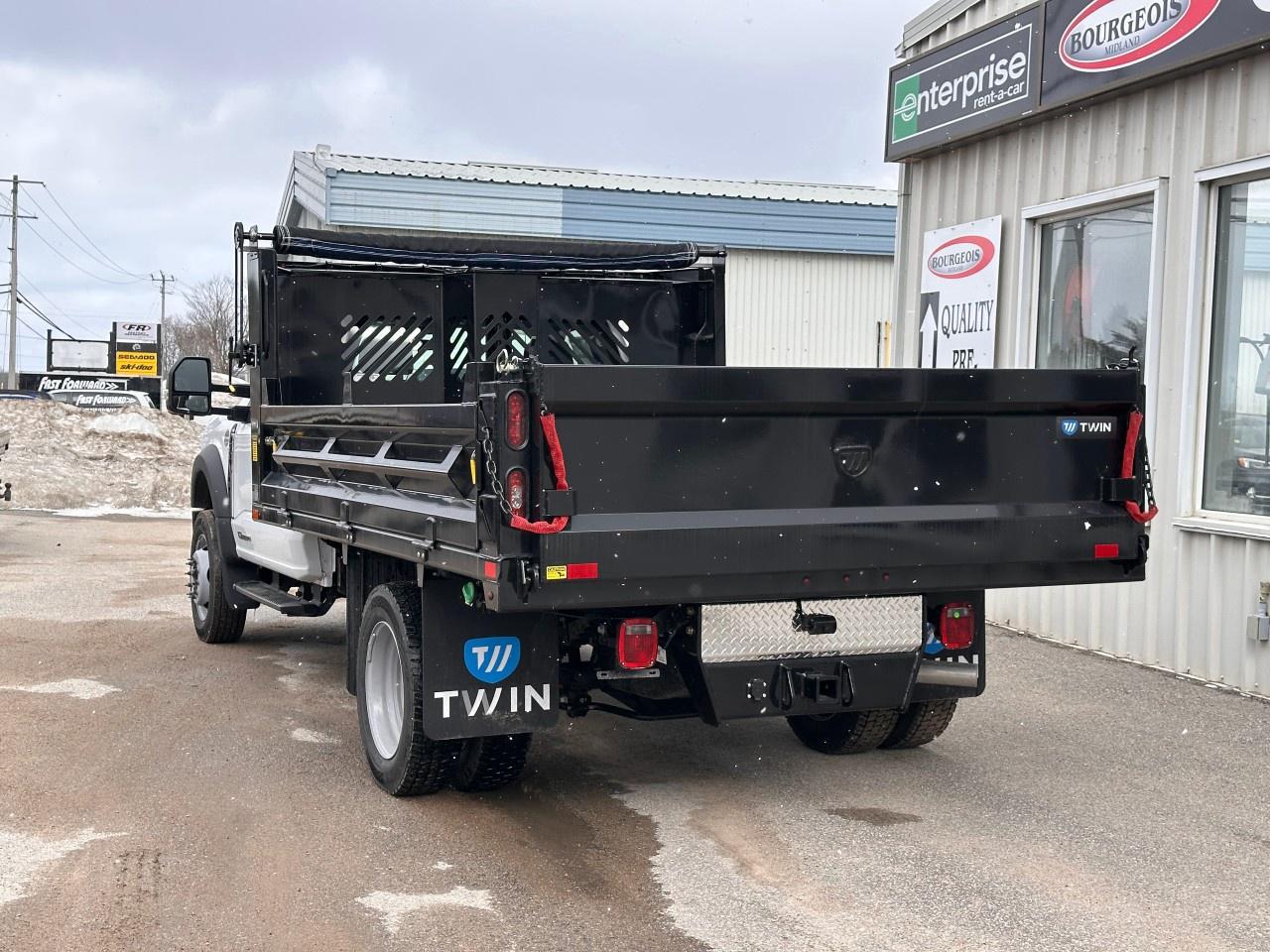 2026 Ford F-550 Super Duty DRW XL 4WD REG CAB 169" WB 84" CA Photo