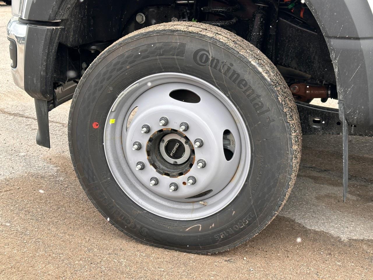 2026 Ford F-550 Super Duty DRW XL 4WD REG CAB 169" WB 84" CA Photo