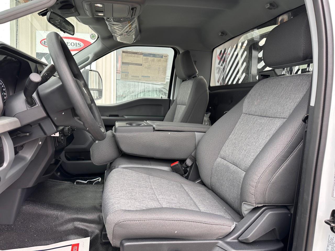 2026 Ford F-550 Super Duty DRW XL 4WD REG CAB 169" WB 84" CA Photo