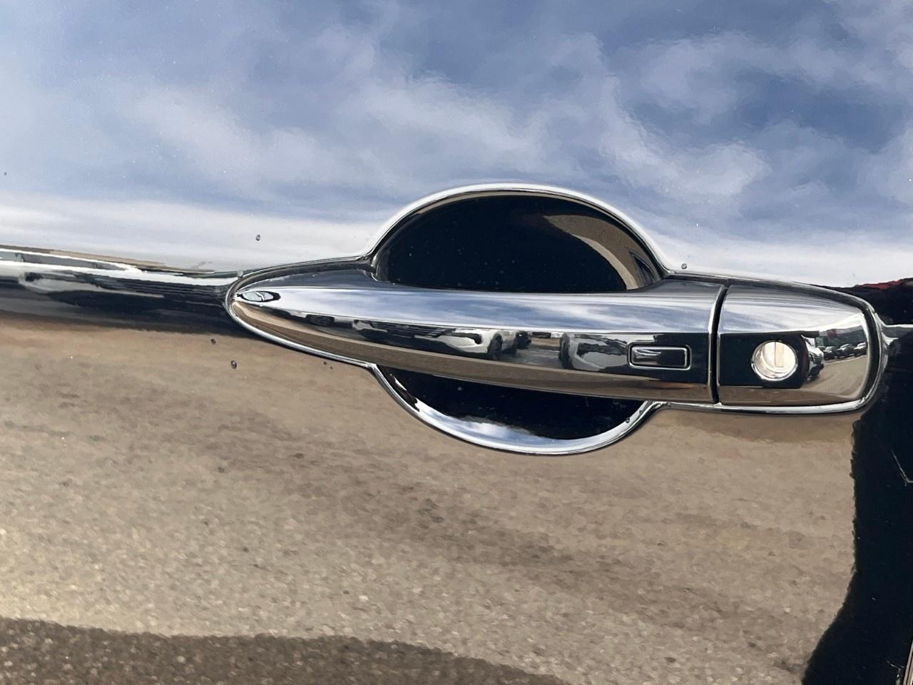 2026 Nissan Rogue AWD Platinum Photo3