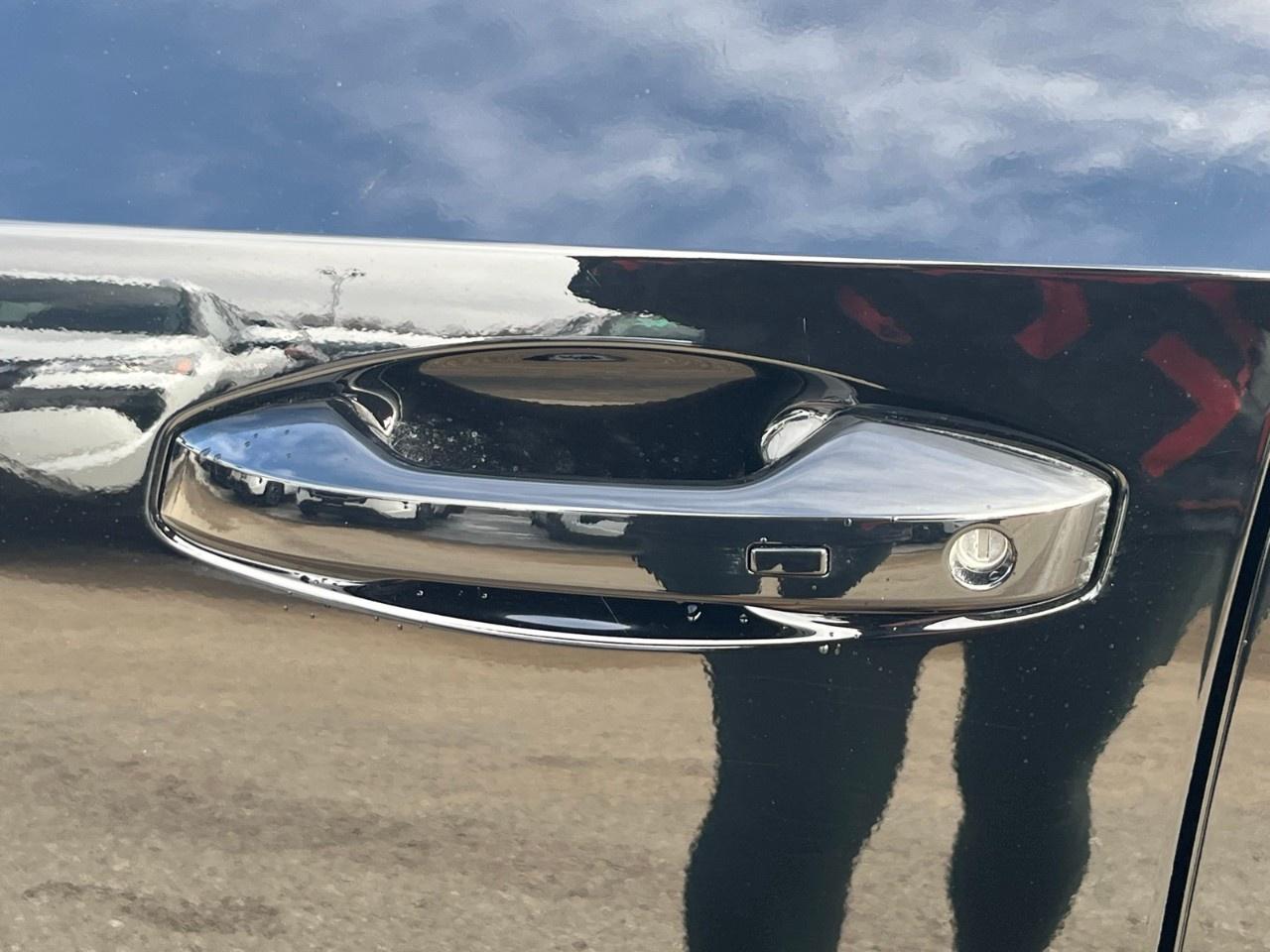 2026 Nissan Kicks SR AWD Photo