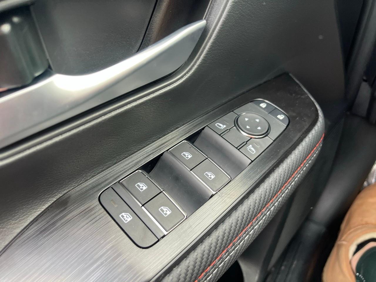 2026 Nissan Kicks SR AWD Photo