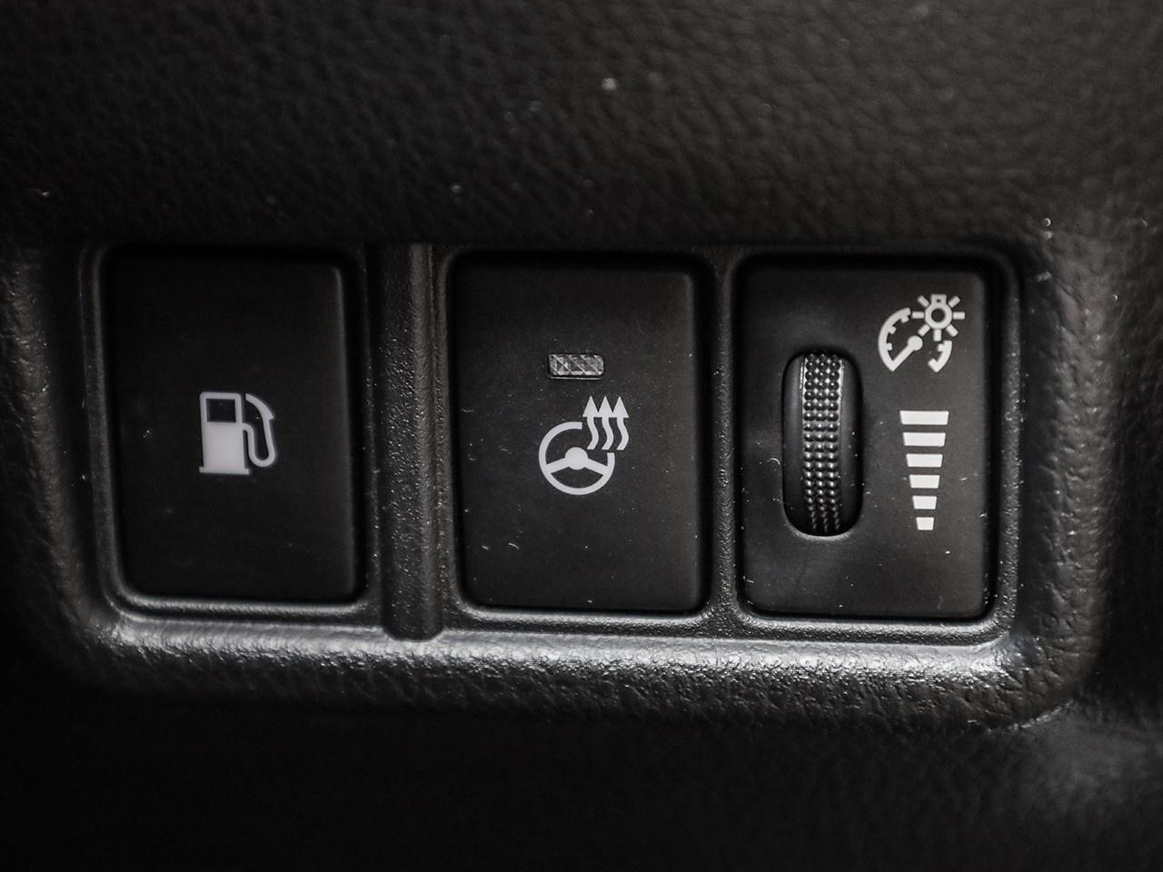 2020 Toyota C-HR LE Photo